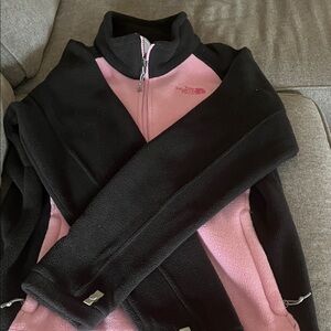 The North Face woman’s ' Pink & Black Fleece Jacket breast cancer ribbon 🎀